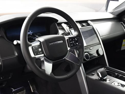 Used 2026 Land Rover Discovery Limited Edition AWD/4WD image 13