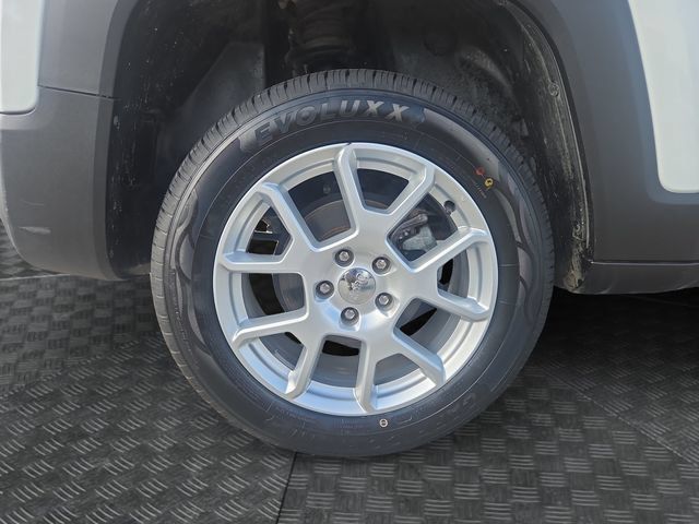 Used 2023 Jeep Renegade Latitude AWD/4WD image 35