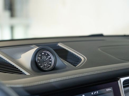 Certified 2026 Porsche Macan Turbo AWD/4WD image 20