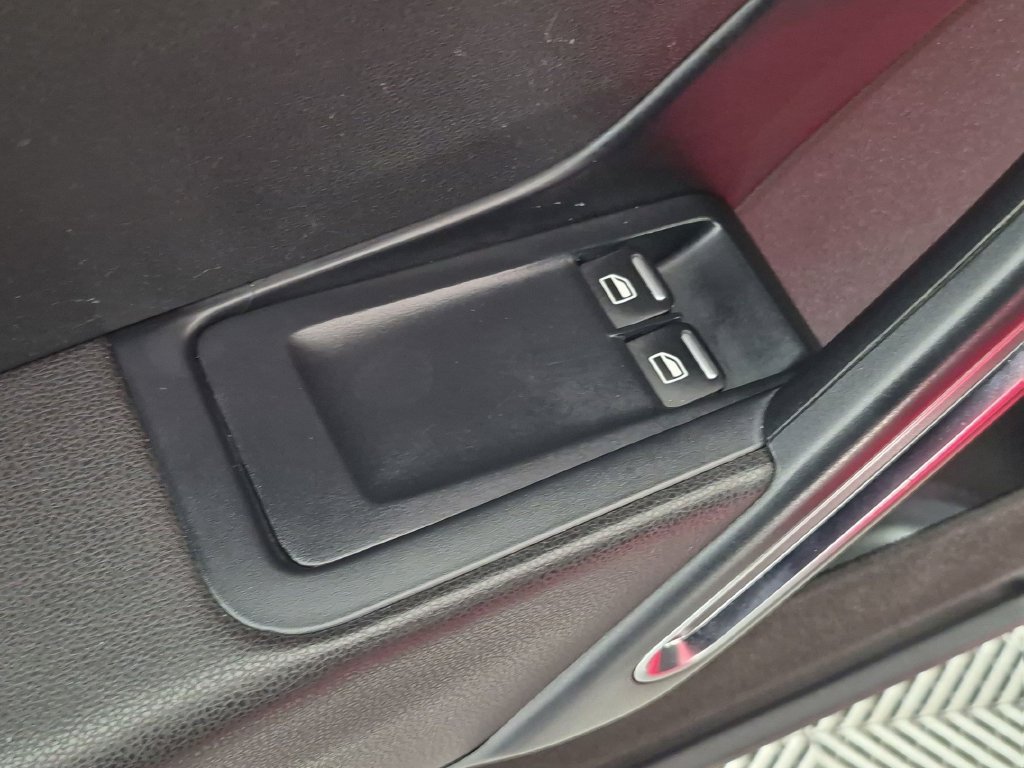 Used 2014 Volkswagen Beetle TDI FWD image 14
