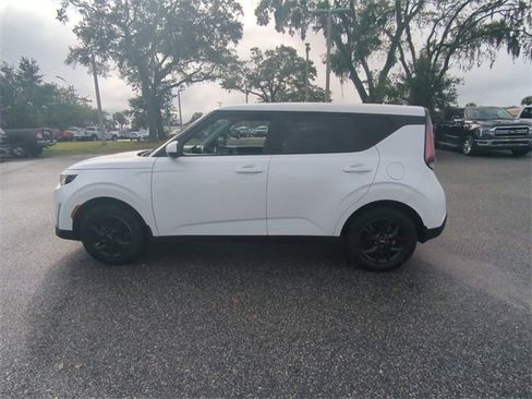 Used 2023 Kia Soul LX w/ LX Technology Package image 8