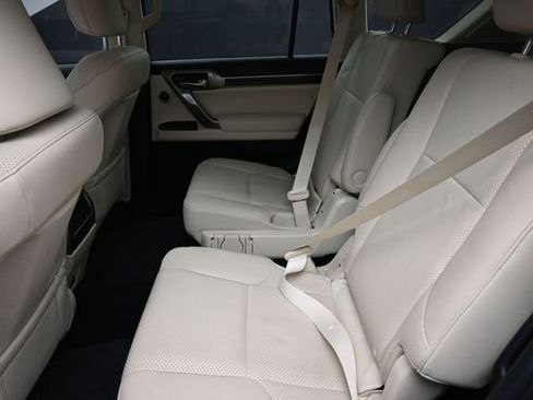 Used 2023 Lexus GX 460 Luxury w/ Sport Design Package AWD/4WD image 20