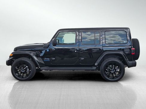 Used 2025 Jeep Wrangler Unlimited Sahara AWD/4WD image 7