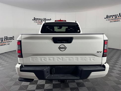 Used 2024 Nissan Frontier SV w/ Tow Package RWD image 8