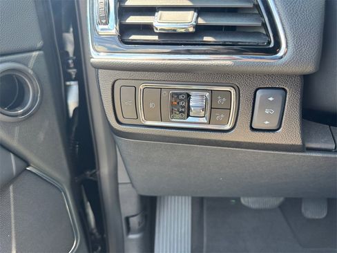 Used 2024 Lincoln Navigator Premiere image 23