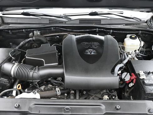 Used 2021 Toyota Tacoma TRD Off-Road image 14