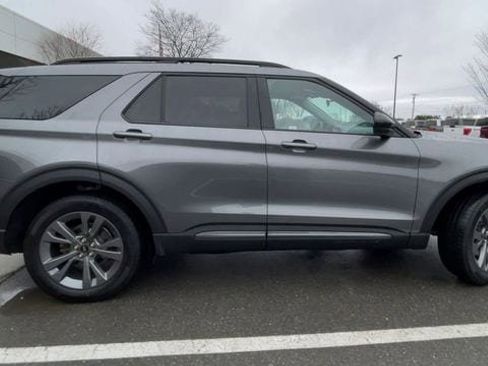 Used 2023 Ford Explorer XLT w/ Equipment Group 202A AWD/4WD image 9