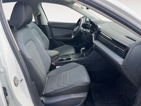 Certified 2025 Volkswagen Jetta SEL image 17