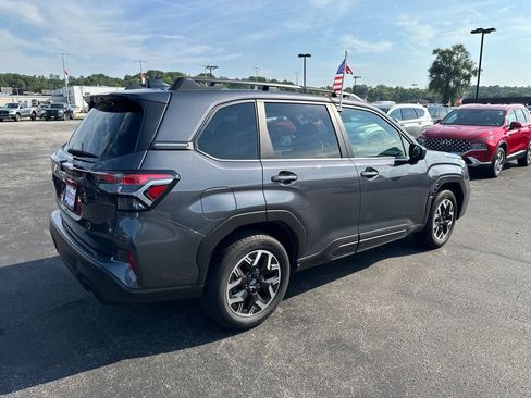 Used 2025 Subaru Forester Premium AWD/4WD image 5