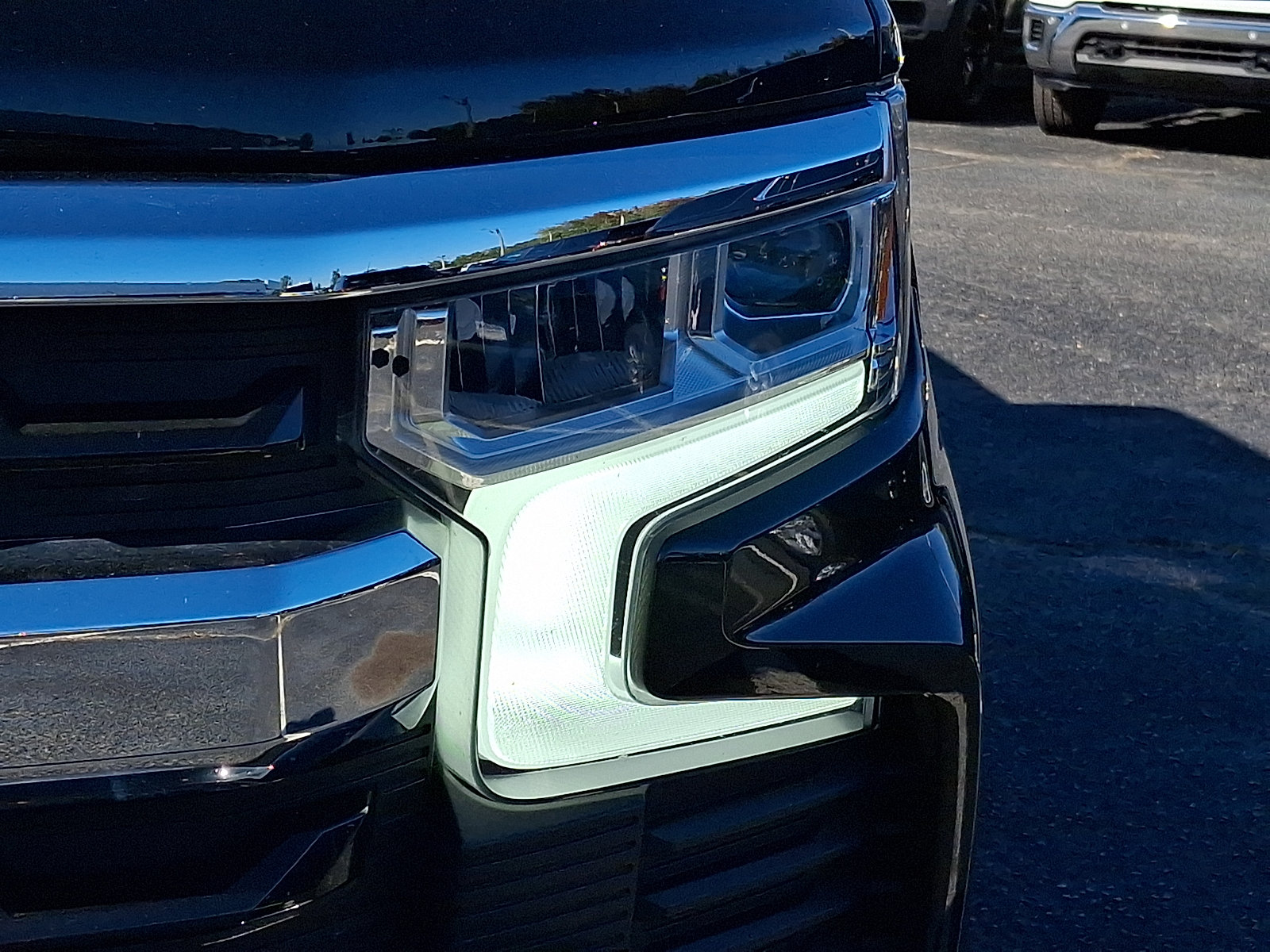 Used 2025 Chevrolet Silverado 1500 LT AWD/4WD image 9