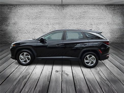 Used 2024 Hyundai Tucson SE image 2