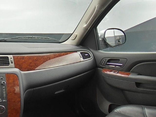 Used 2013 Chevrolet Suburban LTZ AWD/4WD image 32