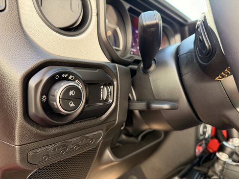 Used 2024 Jeep Gladiator Sport image 6