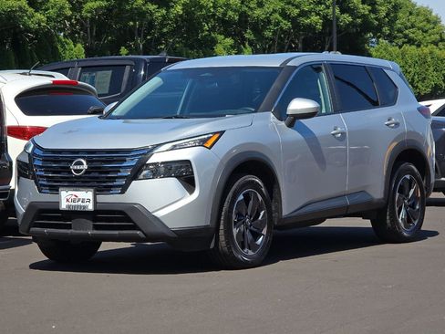 Used 2025 Nissan Rogue SV AWD/4WD image 8