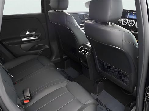 Used 2025 Mercedes-Benz GLA 250 4MATIC image 24