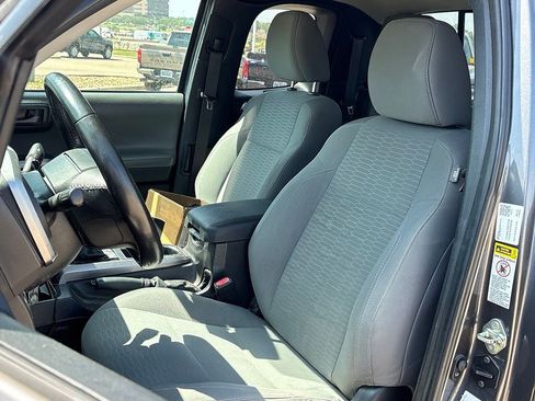 Used 2016 Toyota Tacoma SR5 w/ SR5 Appearance Package (SN) RWD image 7