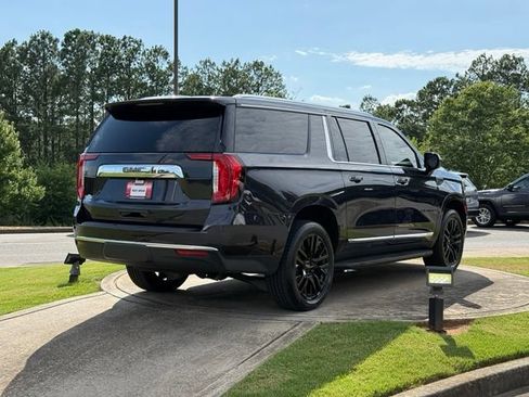 Used 2023 GMC Yukon XL SLT AWD/4WD image 7