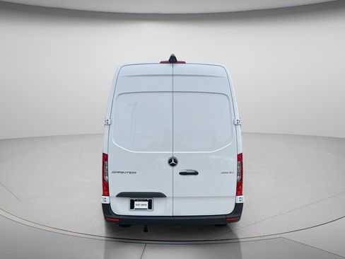 Used 2024 Mercedes-Benz Sprinter 2500 image 9