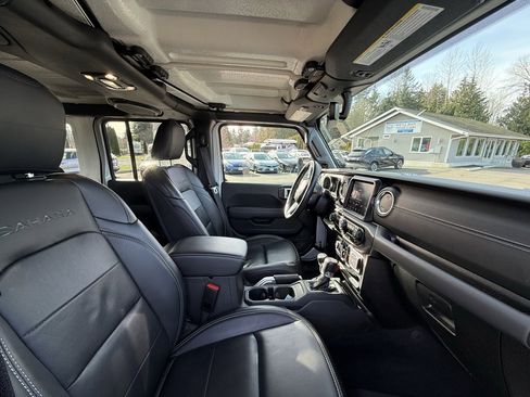 Used 2022 Jeep Wrangler Unlimited Sahara w/ Cold Weather Group image 20