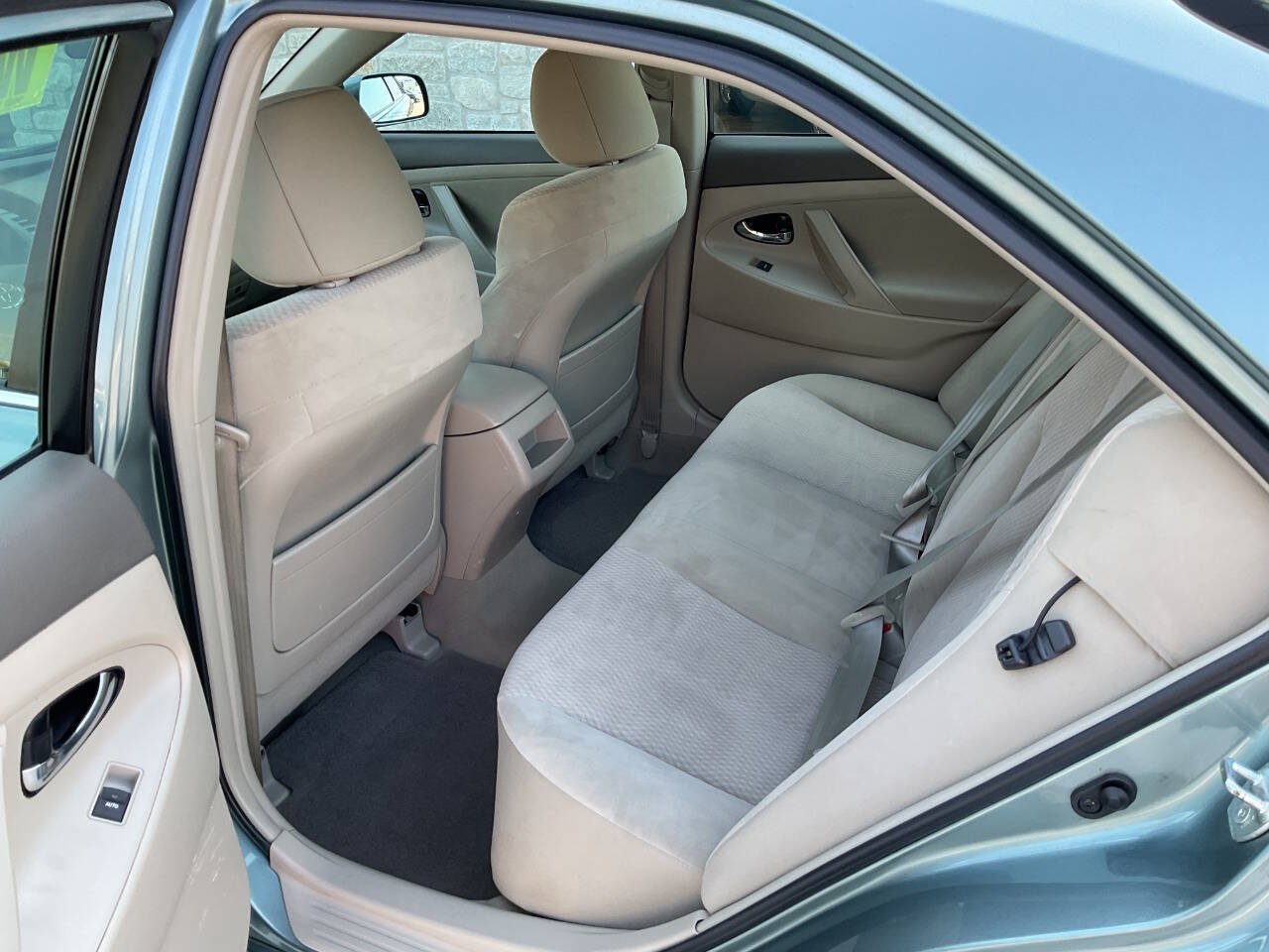 Used 2011 Toyota Camry LE FWD image 24