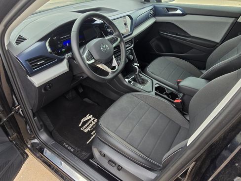 Used 2023 Volkswagen Taos SE w/ Panoramic Sunroof Package FWD image 25