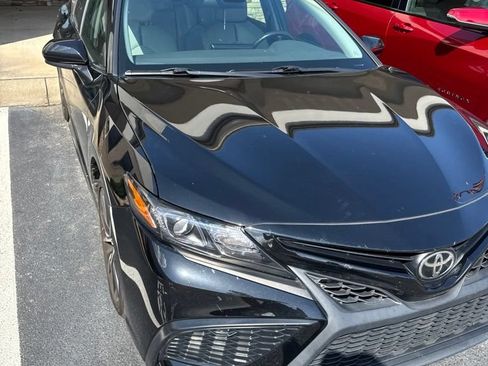 Used 2021 Toyota Camry SE FWD image 3