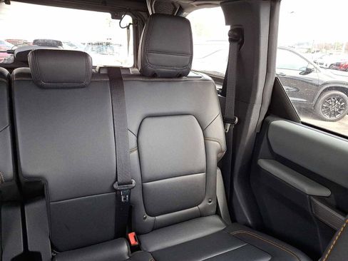 Used 2023 Ford Bronco Badlands image 15