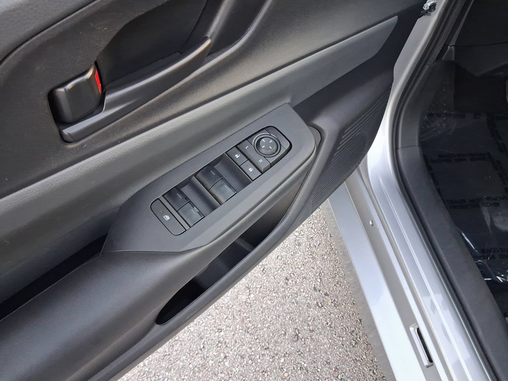 Used 2025 Toyota Prius LE FWD image 19