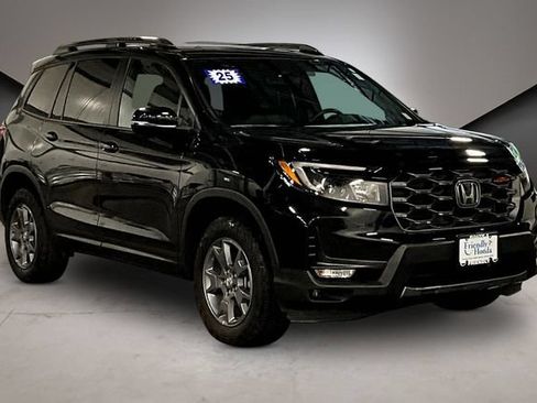 Used 2025 Honda Passport TrailSport image 3