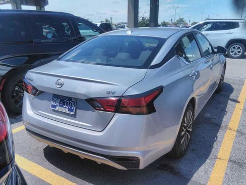Used 2024 Nissan Altima 2.5 SV FWD image 7