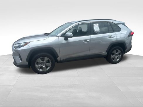Used 2024 Toyota RAV4 XLE AWD/4WD image 4