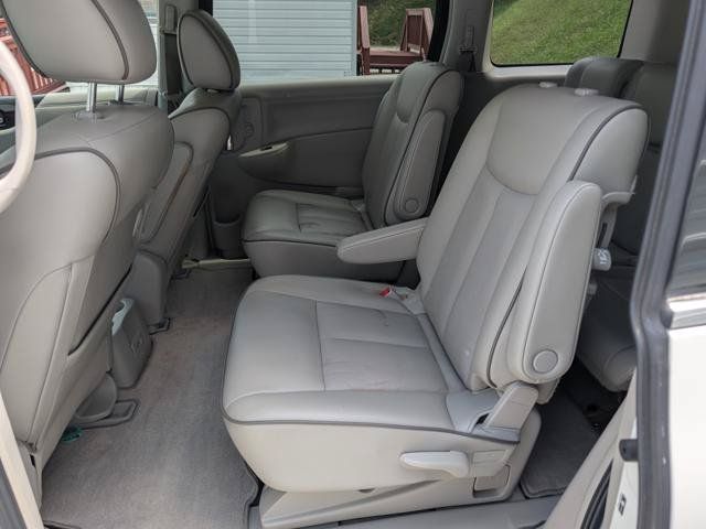 Used 2015 Nissan Quest SL w/ Bose Package FWD image 11
