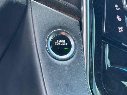 Used 2019 Cadillac Escalade ESV Platinum RWD image 10