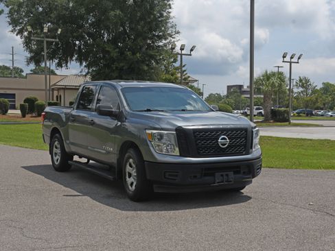 Used 2017 Nissan Titan S RWD image 6