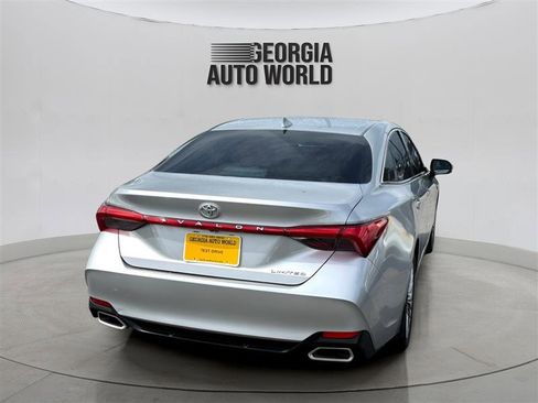 Used 2019 Toyota Avalon Limited image 5