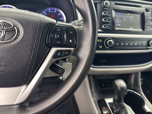 Used 2019 Toyota Highlander LE image 27