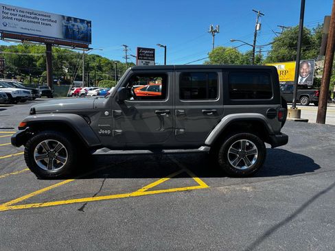 Used 2018 Jeep Wrangler Unlimited Sahara w/ Cold Weather Group AWD/4WD image 4