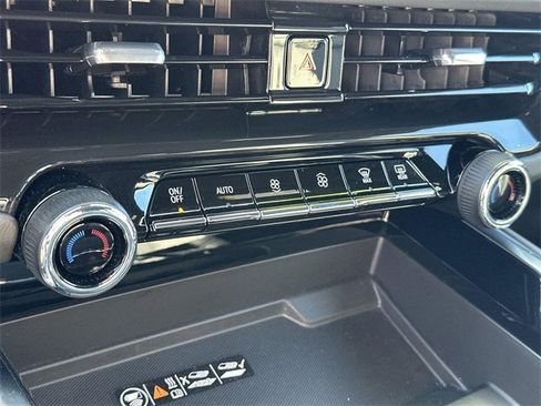 Used 2025 Chevrolet Tahoe LT image 39