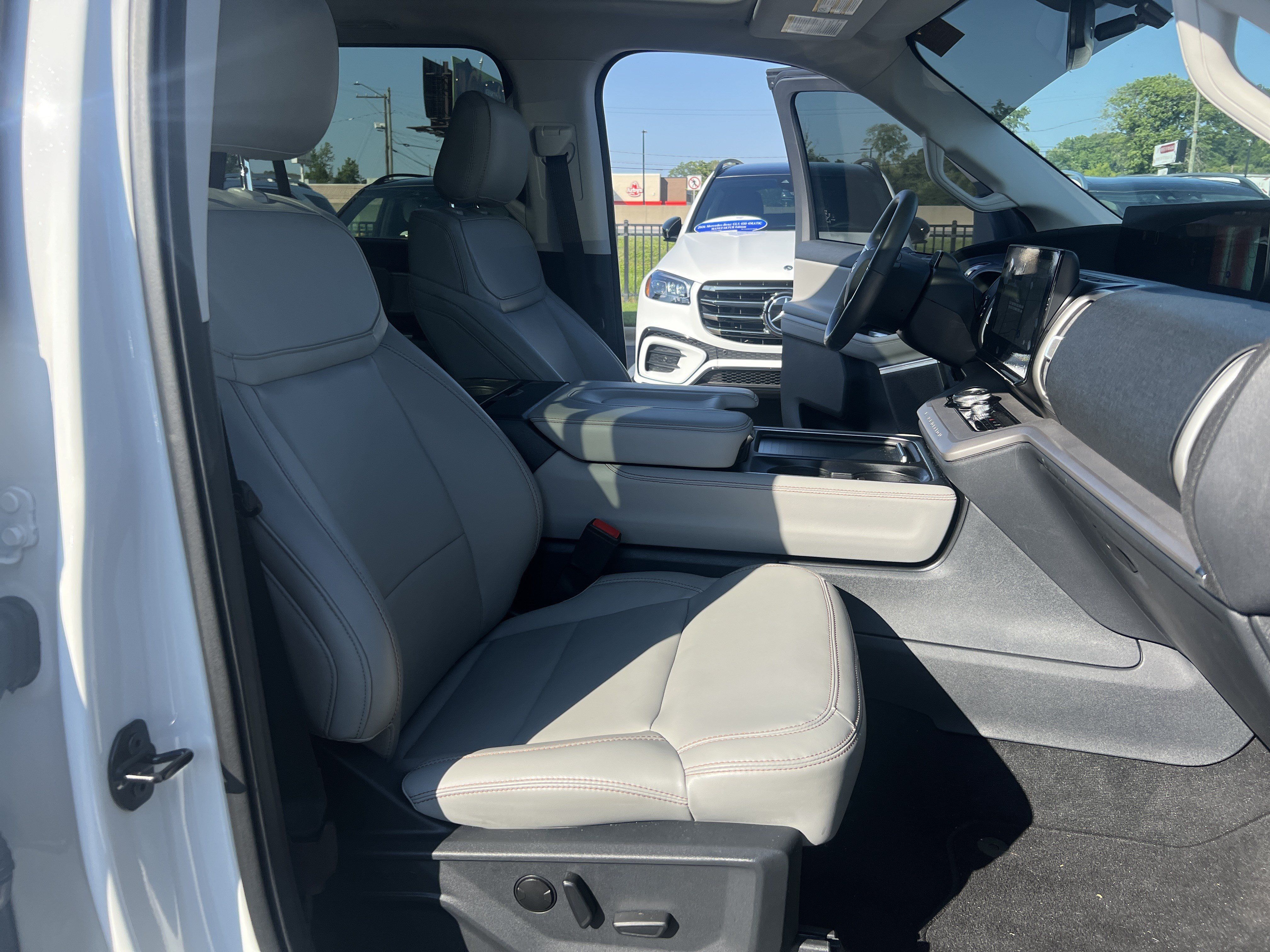 Used 2025 Ford Expedition Max Active AWD/4WD image 35