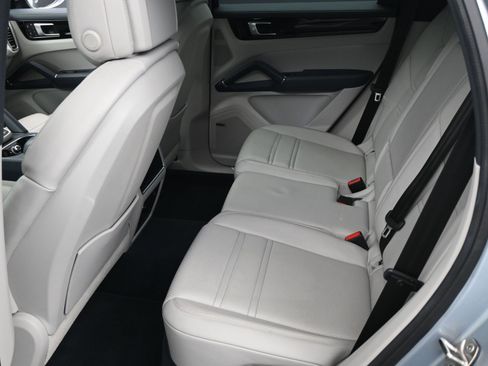Certified 2022 Porsche Cayenne S image 7