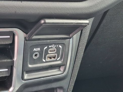 Used 2024 Jeep Wrangler Unlimited Sahara w/ Technology Group AWD/4WD image 20