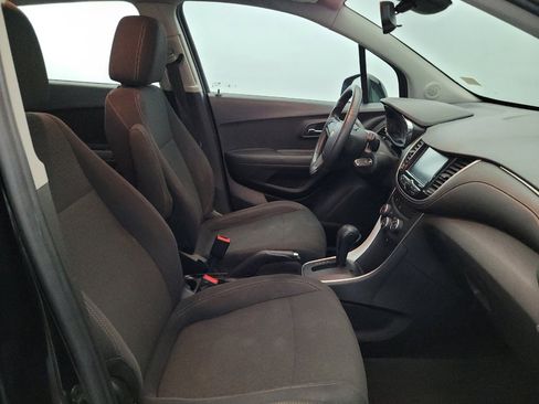 Used 2017 Chevrolet Trax LS AWD/4WD image 21