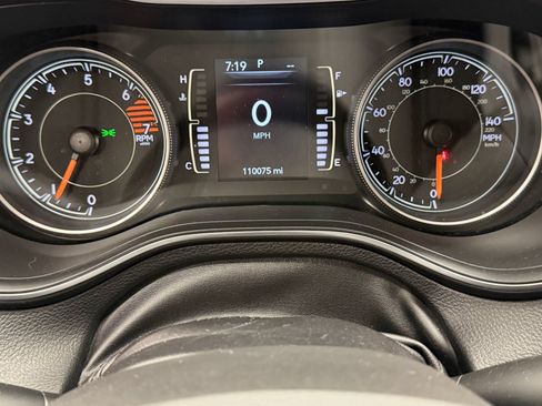 Used 2020 Jeep Cherokee Latitude Plus FWD image 20