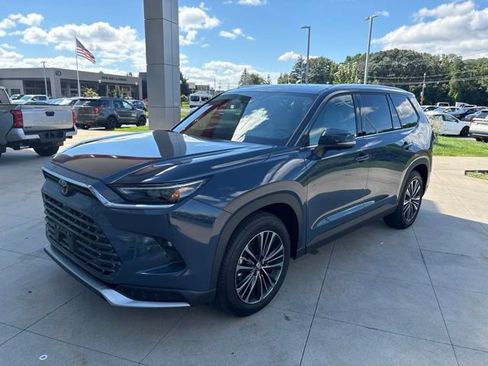 Used 2026 Toyota Grand Highlander AWD Hybrid image 3