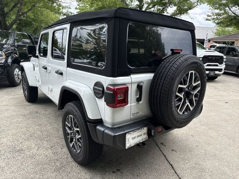 Used 2024 Jeep Wrangler Unlimited Sahara AWD/4WD image 5