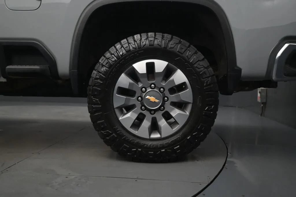 Used 2024 Chevrolet Silverado 2500 LT AWD/4WD image 18