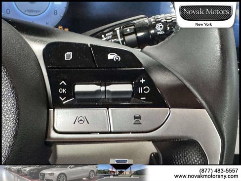 Used 2025 Hyundai Elantra Limited FWD image 14