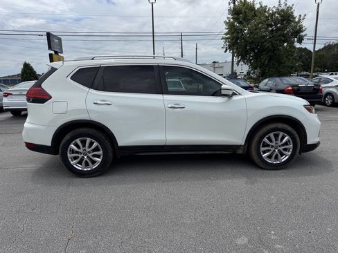 Used 2017 Nissan Rogue SV image 5