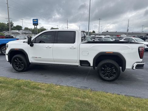Used 2024 GMC Sierra 2500 AT4 w/ AT4 Premium Plus Package AWD/4WD image 5