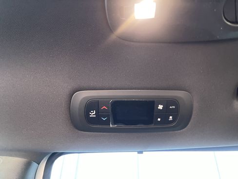 New 2026 Chrysler Pacifica Select image 21